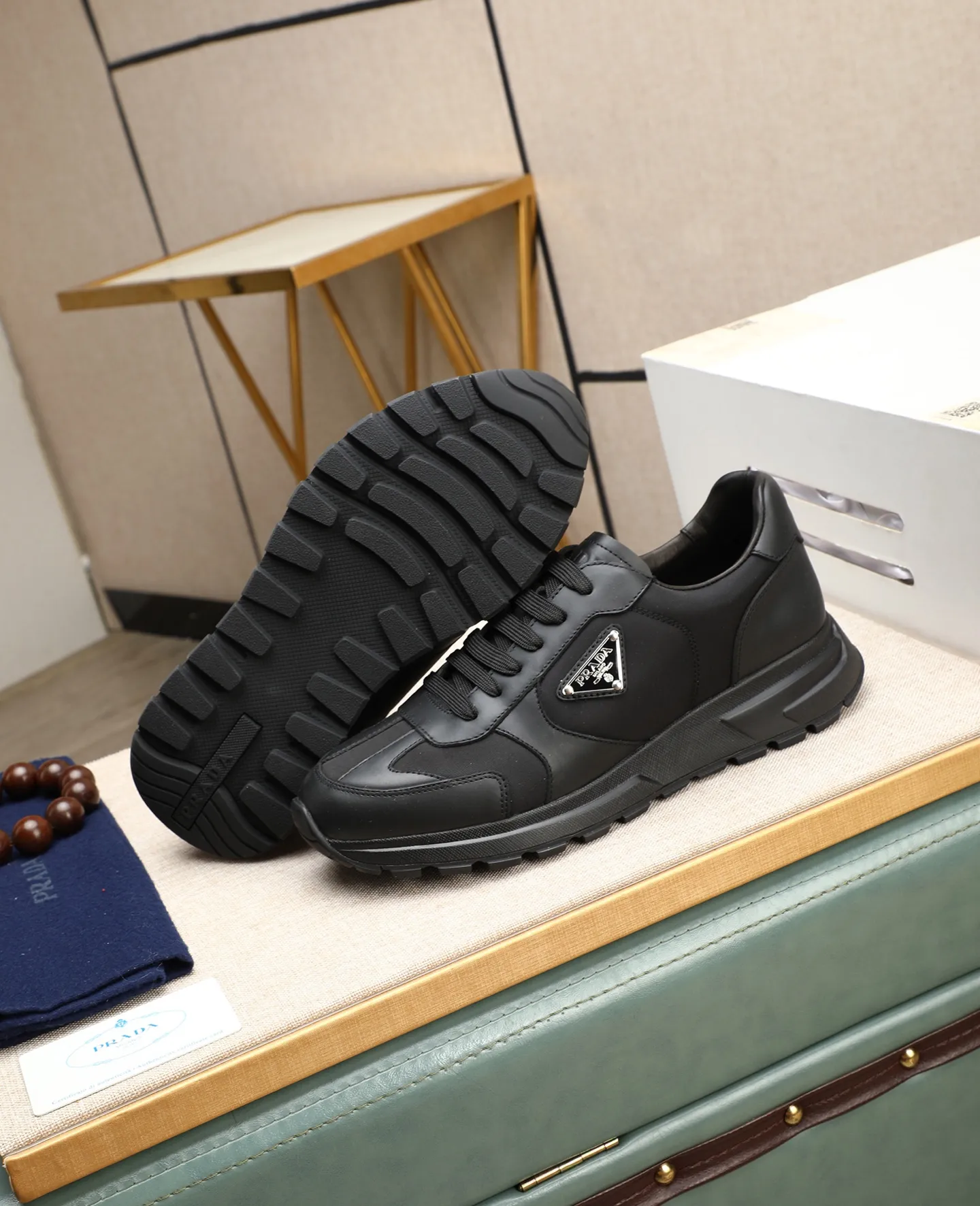 Men's shoes 💰600 Top quality New hot models on the official website, timeless for a century, 🆘 Trendy brand (Prada) mainly promotes hot models, avant-garde and versatile fashion men's shoes private version molding, cowhide surface splicing 1:1 oil edge treatment... fashionable and simple, original imported cowhide lining cowhide feet; the atmosphere and personality are more fashionable, eye-catching and pursuing class, it will subvert the old idea and be a must-have for fashion trendsetters with you! Must keep it for yourself! High-end comfort, high-end quality workmanship. Size: 38-44 Various colors available. full package